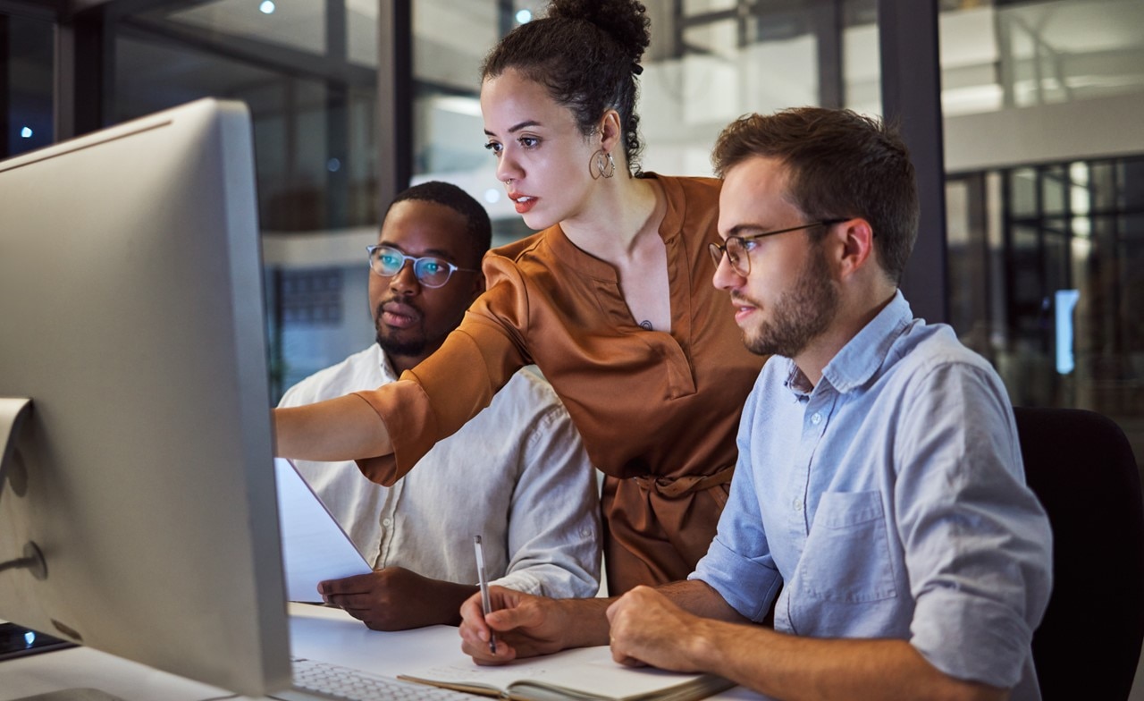 Three colleagues working agiley at a computer