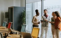 Colleagues discussing AI literacy